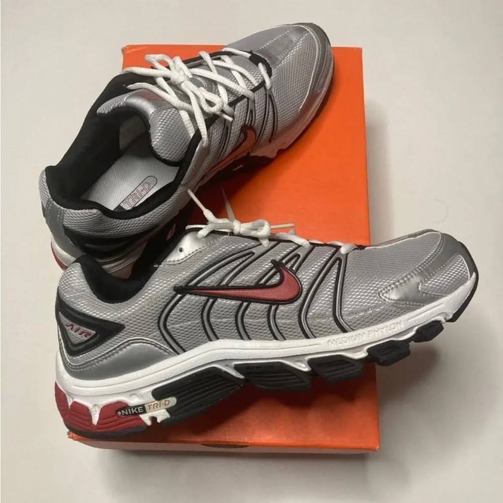Nike Air Tri-D Run Men’s shoes size 12 silver and red with box like new